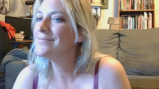 Snapshot of MistyMountains96 chatting on 07/08/26, 03:08 MistyMountains96 online show from 07/08/26, 03:08