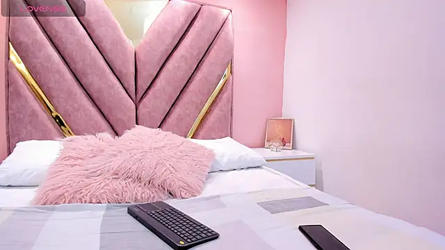 chloe larson online show from 03/27/26, 11:44