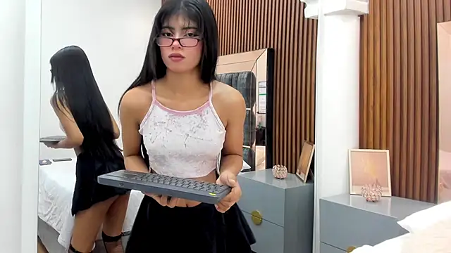 chloe larson online show from 03/04/26, 11:29