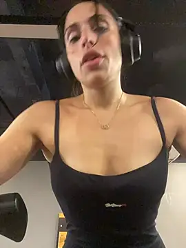 sweetwanda online show from 04/08/26, 01:01