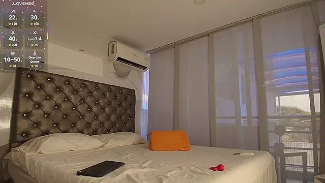 Snapshot of LauriLenix chatting on 03/19/26, 05:35 LauriLenix online show from 03/19/26, 05:35