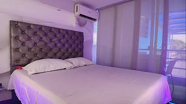 Snapshot of LauriLenix chatting on 03/25/26, 03:55 LauriLenix online show from 03/25/26, 03:55