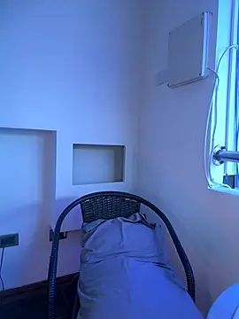 Snapshot of LauriLenix chatting on 03/24/26, 04:18 LauriLenix online show from 03/24/26, 04:18