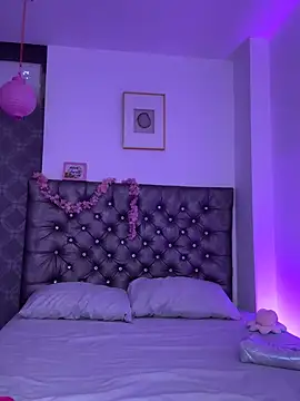 Snapshot of LauriLenix chatting on 04/12/26, 07:39 LauriLenix online show from 04/12/26, 07:39