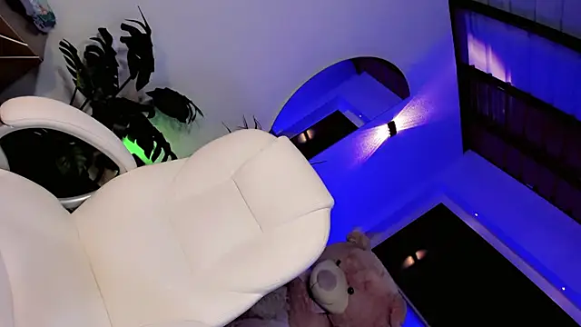 Valentiina Foxx online show from 04/12/26, 11:13