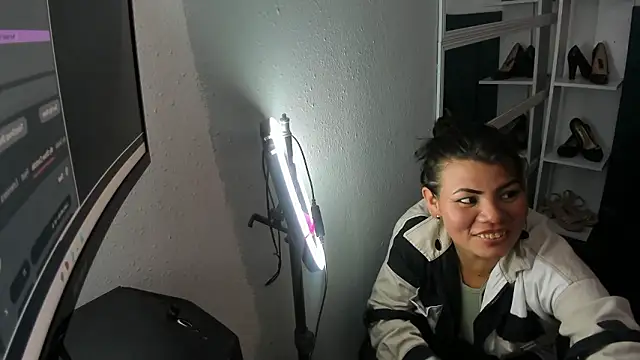 KiaraXMilf online show from 03/19/26, 08:20