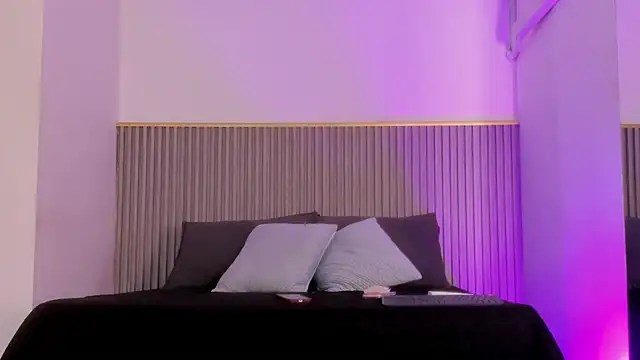 ashvalentine  online show from 04/16/26, 07:47