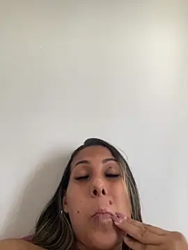 kifanyy online show from 04/05/26, 03:51