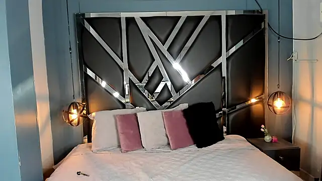 Esmeralda  18 online show from 03/27/26, 08:10