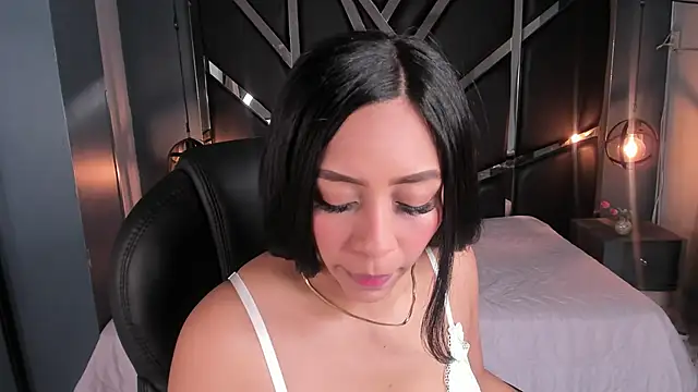 Esmeralda  18 online show from 03/10/26, 07:40