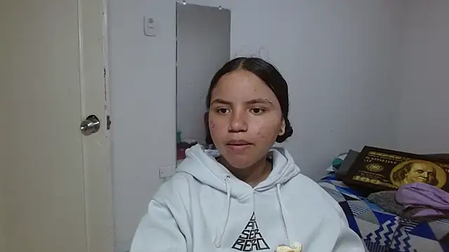 Snapshot of kimmyfuckass chatting on 07/11/26, 01:33 kimmyfuckass online show from 07/11/26, 01:33