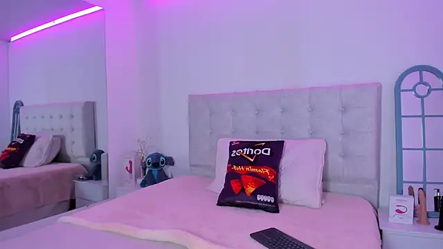 Vanessa cruz 18 online show from 04/21/26, 06:47