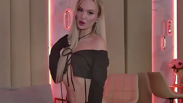 JuliaHotty  online show from 04/22/26, 05:42