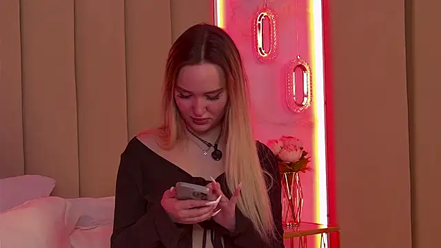 JuliaHotty  online show from 03/14/26, 05:30