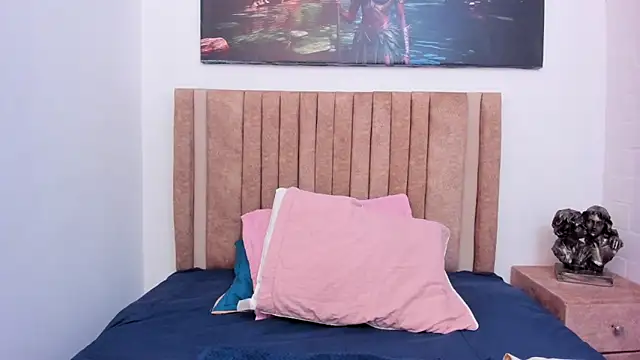 Thalia parkerr  online show from 04/02/26, 12:01