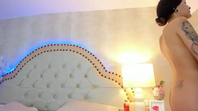 EllaEvanzz online show from 03/04/26, 08:49