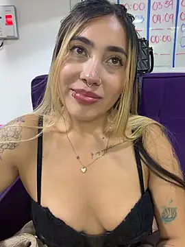 ManuelaVeeleez online show from 06/02/26, 05:40