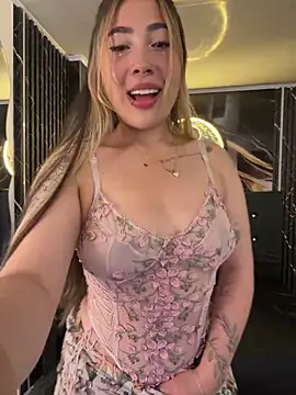 ManuelaVeeleez online show from 04/21/26, 03:02