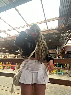 ManuelaVeeleez online show from 05/02/26, 07:30