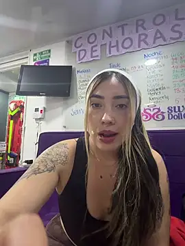 ManuelaVeeleez online show from 04/17/26, 05:43