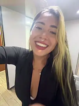 ManuelaVeeleez online show from 05/07/26, 02:16