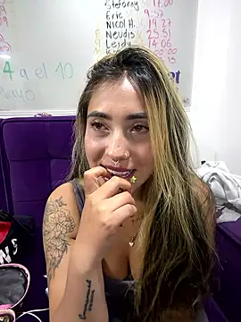 ManuelaVeeleez online show from 05/09/26, 02:48