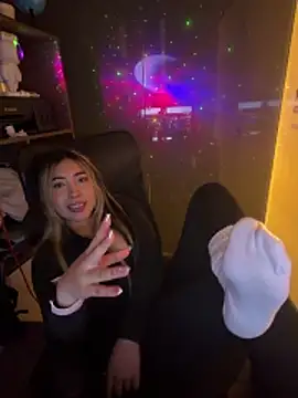 ManuelaVeeleez online show from 04/11/26, 07:45