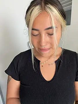 ManuelaVeeleez online show from 07/08/26, 02:51