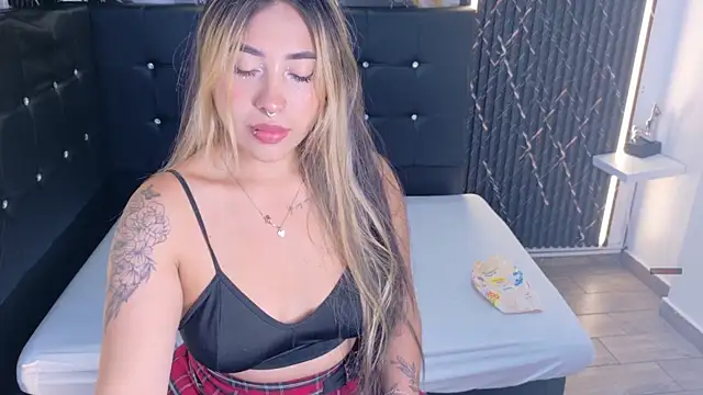 ManuelaVeeleez online show from 05/23/26, 04:44