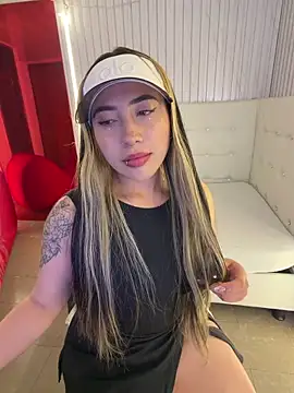 ManuelaVeeleez online show from 04/18/26, 04:26