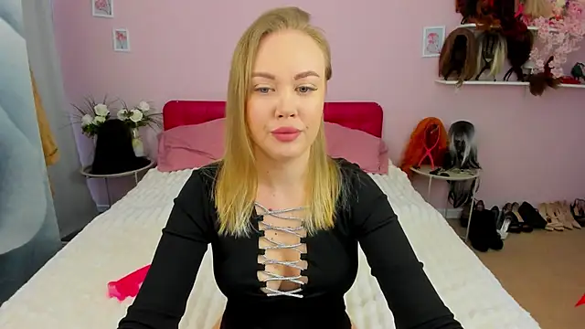 HannahWillow online show from 03/26/26, 07:28