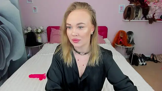 HannahWillow online show from 04/07/26, 06:15