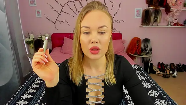 HannahWillow online show from 03/05/26, 07:38