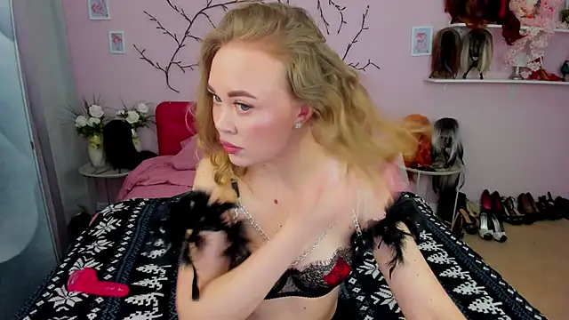 HannahWillow online show from 03/08/26, 07:22