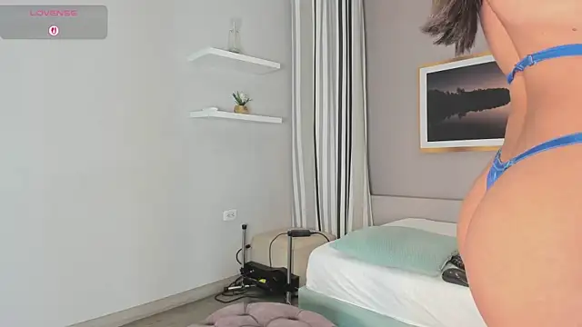 Adri Silva online show from 04/15/26, 01:37