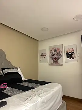 AlmaraRouge online show from 04/20/26, 08:21