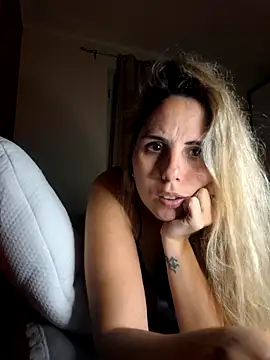 Emilyvuxa online show from 05/25/26, 09:35