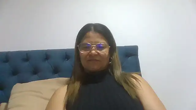 Jiwon Han online show from 04/12/26, 11:08