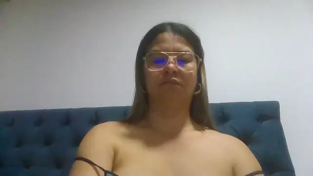 Jiwon Han online show from 04/11/26, 01:35