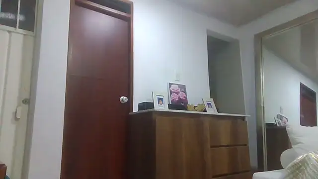 Jiwon Han online show from 04/06/26, 01:45