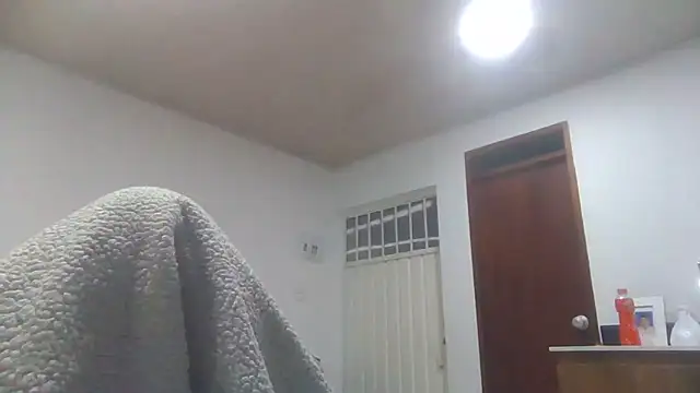 Jiwon Han online show from 04/10/26, 01:23