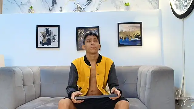 SKINNY BOYXXX online show from 04/14/26, 07:13