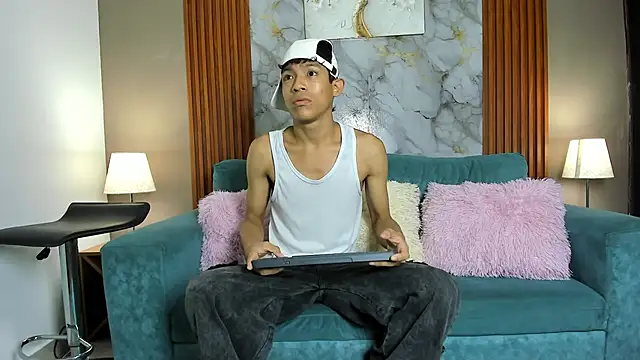 SKINNY BOYXXX online show from 03/05/26, 08:22