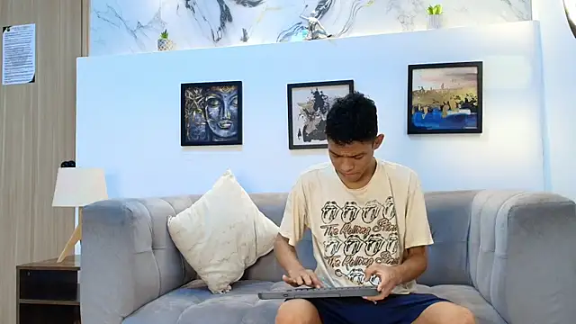 SKINNY BOYXXX online show from 04/10/26, 07:48