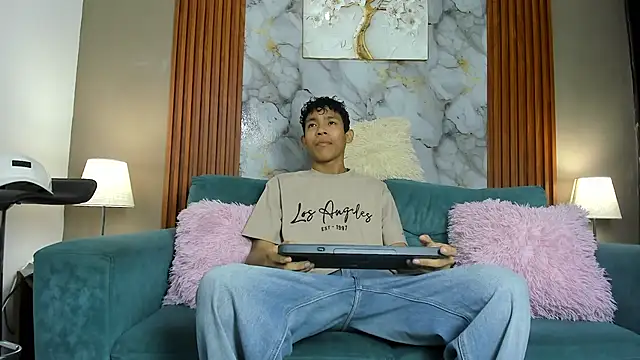 SKINNY BOYXXX online show from 03/13/26, 07:35