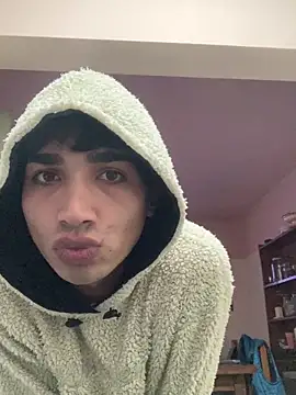 Snapshot of Lucasss2204 chatting on 04/11/26, 10:02 Lucasss2204 online show from 04/11/26, 10:02