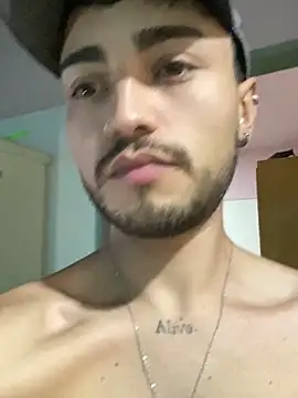 Snapshot of Lucasss2204 chatting on 03/16/26, 05:44 Lucasss2204 online show from 03/16/26, 05:44