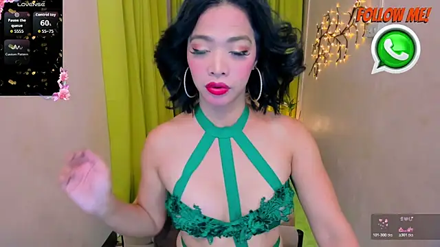 Snapshot of Seductive_Hanna chatting on 03/29/26, 02:02 Seductive Hanna online show from 03/29/26, 02:02