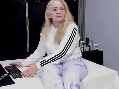 queenstarhy online show from 03/12/26, 03:45