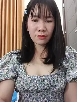 Snapshot of Bondgirl_9 chatting on 07/14/26, 07:31 Bondgirl 9 online show from 07/14/26, 07:31